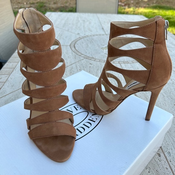 ✨NEW✨Steve Madden NUBUCK LEATHER Tan Cut-Out Heels - Picture 2 of 13